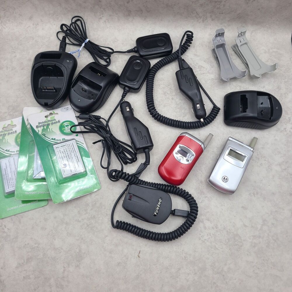 Motorola T720C V262 Flip Phones Lot One Working One For Parts
